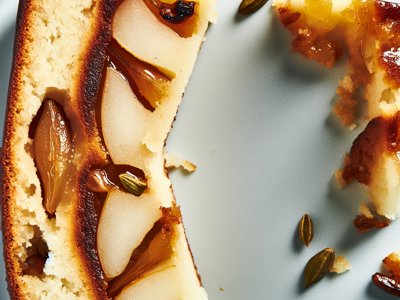 Winterlicher Birnen-Kardamom-Hefekuchen mit Honig-Thymian-Glasur